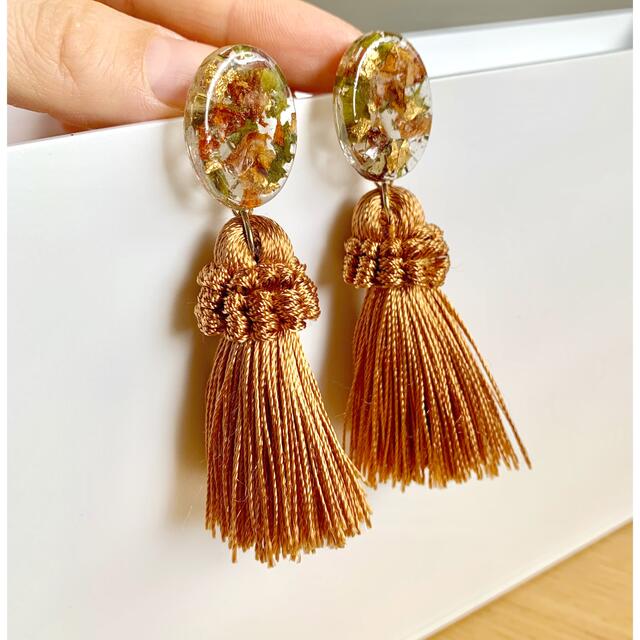 【ハンドメイド】ドライフラワー×タッセルピアス ハンドメイドのアクセサリー(ピアス)の商品写真