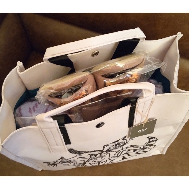 SALE新品 お得な5点セット 鞄 靴下2足スリッパ タオルケット レディースのバッグ(その他)の商品写真