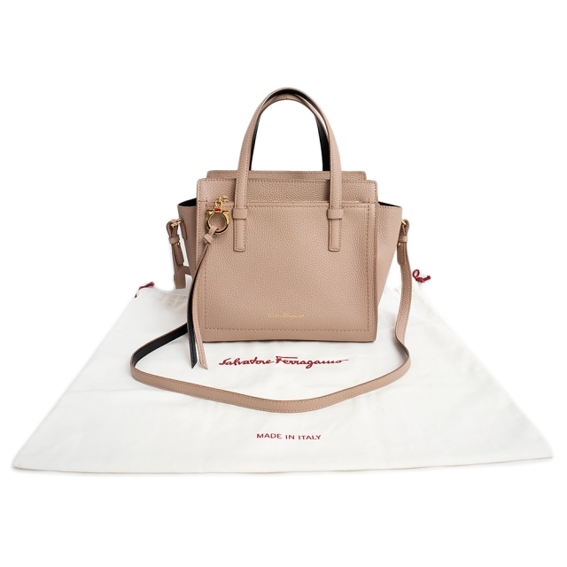 未使用品 Salvatore Ferragamo バッグ ガンチーニ 62 | ochge.org