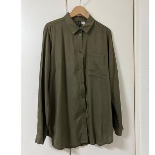 エイチアンドエイチ(H&H)のエイチアンドエム　H&M シャツ　カーキ　緑　36 (シャツ/ブラウス(長袖/七分))