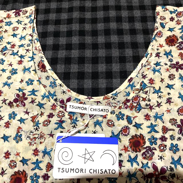 TSUMORI CHISATO(ツモリチサト)の★TSUMORI CHISATO★新品•未使用★さばくの花コットンT(ホワイト) レディースのトップス(カットソー(半袖/袖なし))の商品写真