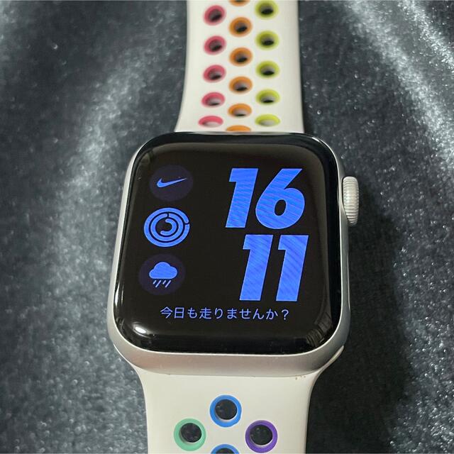 Apple(アップル)のApple Watch Nike 6(GPSモデル) 40mmシルバーアルミ スマホ/家電/カメラのスマホ/家電/カメラ その他(その他)の商品写真