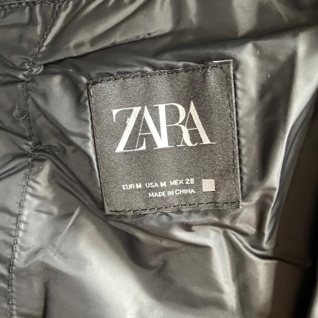 ZARA(ザラ)のZARA ダウンポンチョ　ケープ レディースのジャケット/アウター(ダウンコート)の商品写真