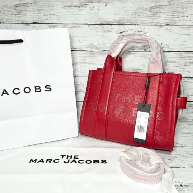 MARC JACOBS(マークジェイコブス)の【新品】MARC JACOBS THE LEATHER MINI 2WAY　赤 レディースのバッグ(トートバッグ)の商品写真