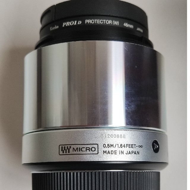 SIGMA(シグマ)のシグマ　60mm F2.8 DN 　Mフォーサーズ用　単焦点レンズ　シルバー スマホ/家電/カメラのカメラ(レンズ(単焦点))の商品写真