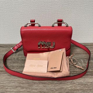 ミュウミュウ(miumiu)の美品　ミュウミュウ　ショルダーバッグ(ショルダーバッグ)