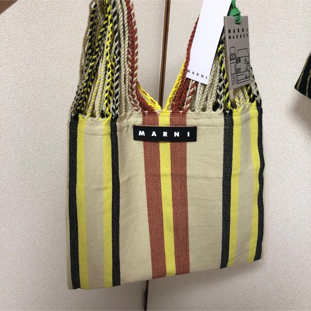 新品MARNIマルニフラワーカフェ ハンモックバッグ エクリュ ...