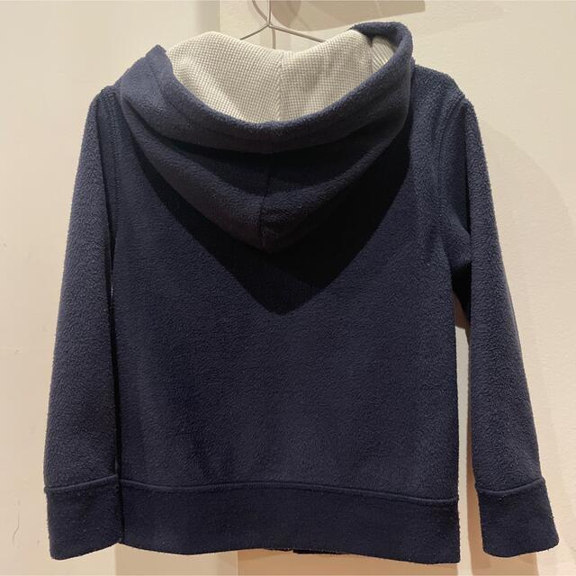 babyGAP(ベビーギャップ)のused☆babygap☆フリースパーカー　ネイビー　ロゴあり　110cm キッズ/ベビー/マタニティのキッズ服男の子用(90cm~)(ジャケット/上着)の商品写真