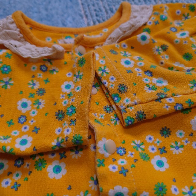 Biquette(ビケット)のキムラタン Biquette ロンパース 黄色 小花柄 キッズ/ベビー/マタニティのベビー服(~85cm)(ロンパース)の商品写真