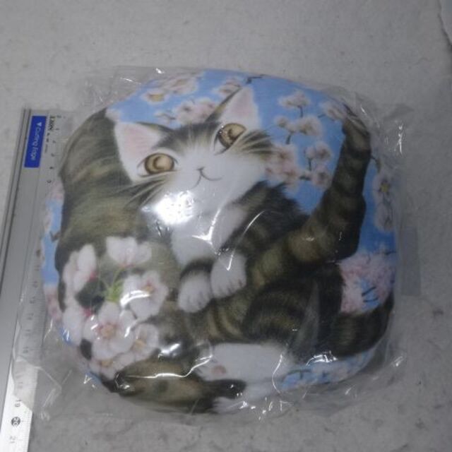 新品　ビーズクッション　森の王さま　桜色の風　両面　わちふぃーるど　ダヤン　猫 インテリア/住まい/日用品のインテリア小物(クッション)の商品写真