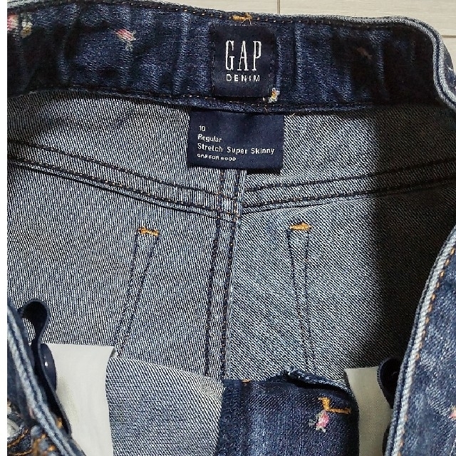 GAP(ギャップ)のGAP 小花柄スキニーデニム 140 キッズ/ベビー/マタニティのキッズ服女の子用(90cm~)(パンツ/スパッツ)の商品写真