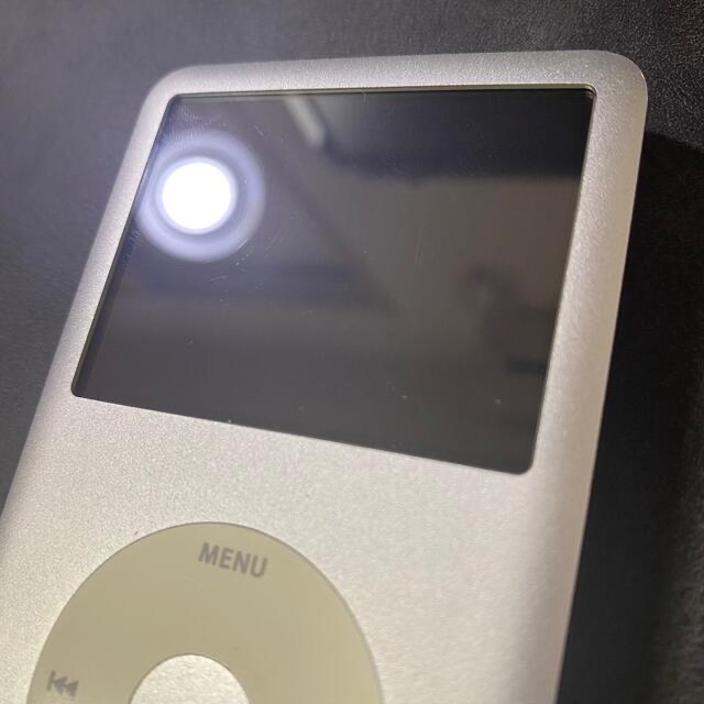 iPod(アイポッド)のiPod classic 120GB シルバー　ケース、ケーブル付き スマホ/家電/カメラのオーディオ機器(ポータブルプレーヤー)の商品写真