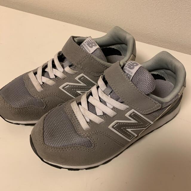 New Balance(ニューバランス)のニューバランス★スニーカー★グレー★996 キッズ/ベビー/マタニティのキッズ靴/シューズ(15cm~)(スニーカー)の商品写真