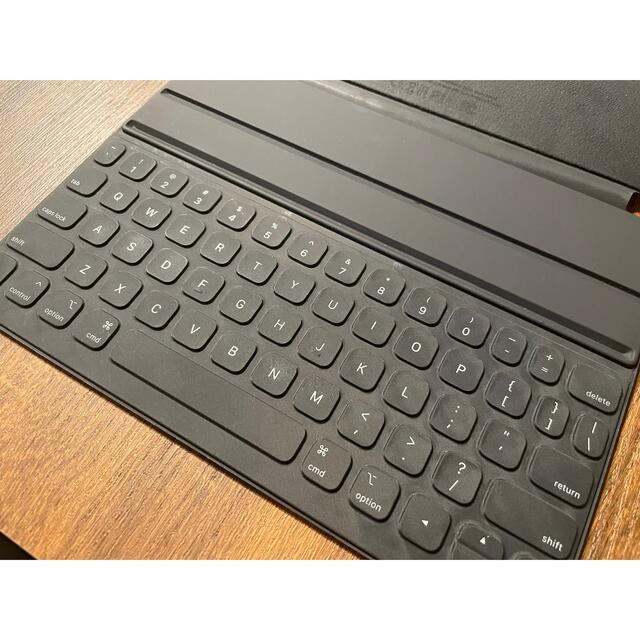 Apple(アップル)の【週末限定値下】11インチ　Smart Keyboard Folio スマホ/家電/カメラのPC/タブレット(PC周辺機器)の商品写真