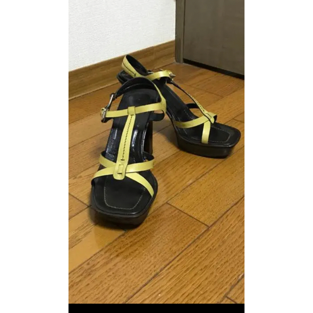 PRADA(プラダ)のPRADA  プラダ   サンダル  イエロー レディースの靴/シューズ(ハイヒール/パンプス)の商品写真