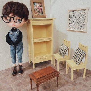 Dollhouse ドールハウス イエローの木製家具と可愛い窓枠のお部屋♪(ミニチュア)