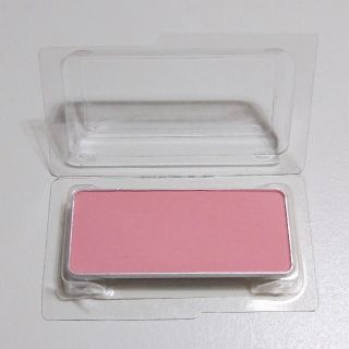 シュウウエムラ(shu uemura)の【専用】シュウウエムラ　グローオンMソフトピンク335(チーク)