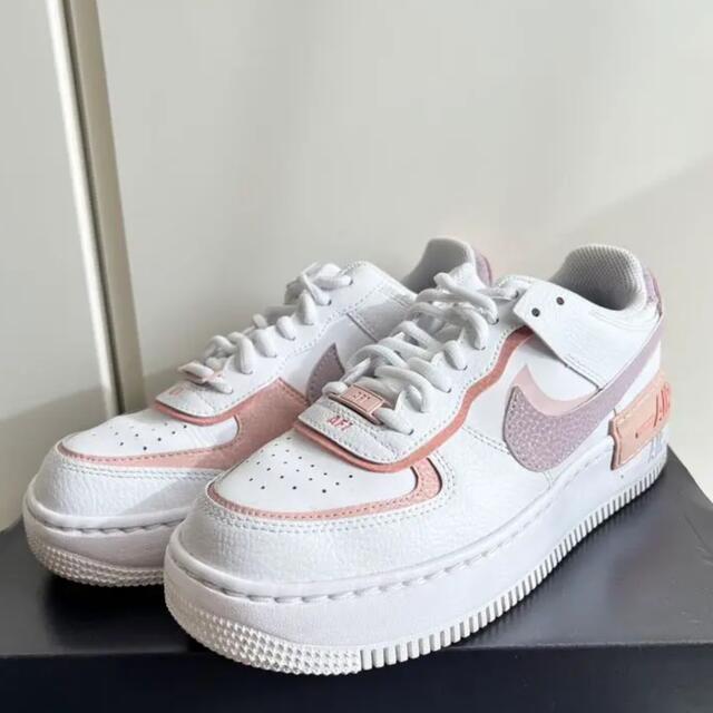 NIKE(ナイキ)のナイキ NIKE AF1シャドウ ホワイト ピンク 24cm レディースの靴/シューズ(スニーカー)の商品写真