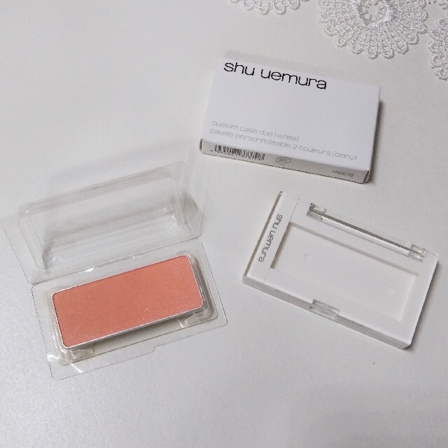 shu uemura(シュウウエムラ)のシュウウエムラグローオンP ミディアムピーチ 550(ほほ紅) ケースセット コスメ/美容のベースメイク/化粧品(チーク)の商品写真