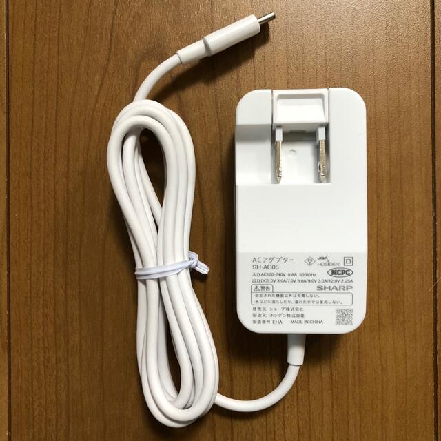 SHARP(シャープ)のシャープ SH-AC05 TYPE-C PD対応充電器 スマホ/家電/カメラのスマートフォン/携帯電話(バッテリー/充電器)の商品写真