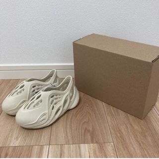 アディダス(adidas)のadidas KIDS YEEZY Foam Runner Sand 17cm(サンダル)