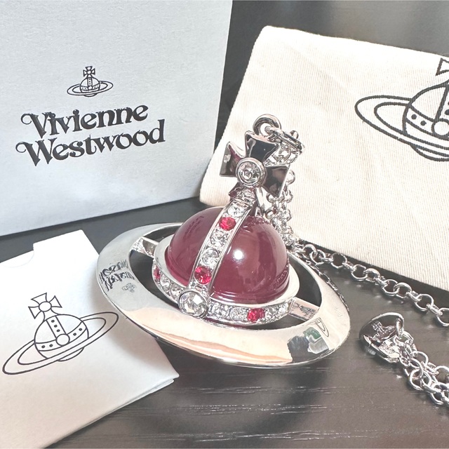 Vivienne Westwood(ヴィヴィアンウエストウッド)のヴィヴィアンウェストウッド レッド ジャイアントオーブ  レディースのアクセサリー(ネックレス)の商品写真