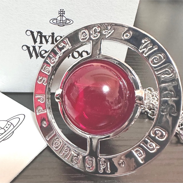 Vivienne Westwood(ヴィヴィアンウエストウッド)のヴィヴィアンウェストウッド レッド ジャイアントオーブ  レディースのアクセサリー(ネックレス)の商品写真