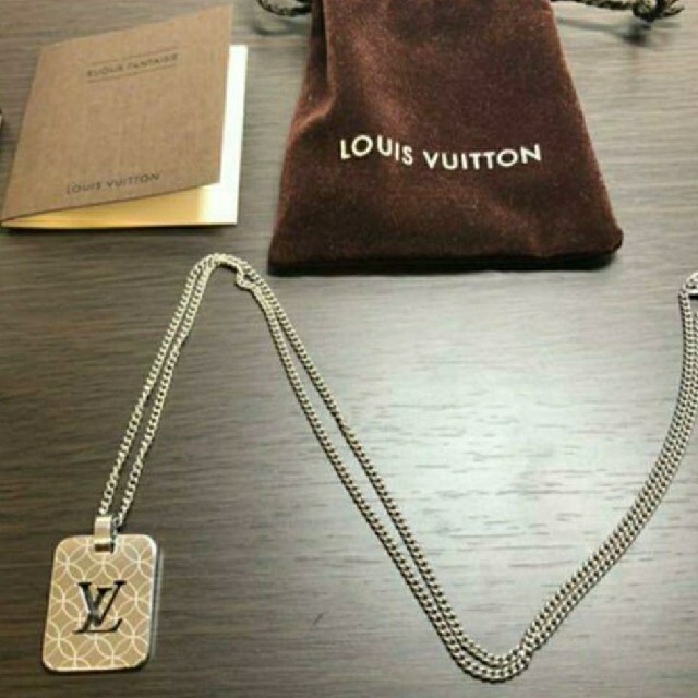 LOUIS VUITTON(ルイヴィトン)の美品ルイヴィトン ネックレス パンダンティフ シャンゼリゼ シルバー メンズのアクセサリー(ネックレス)の商品写真