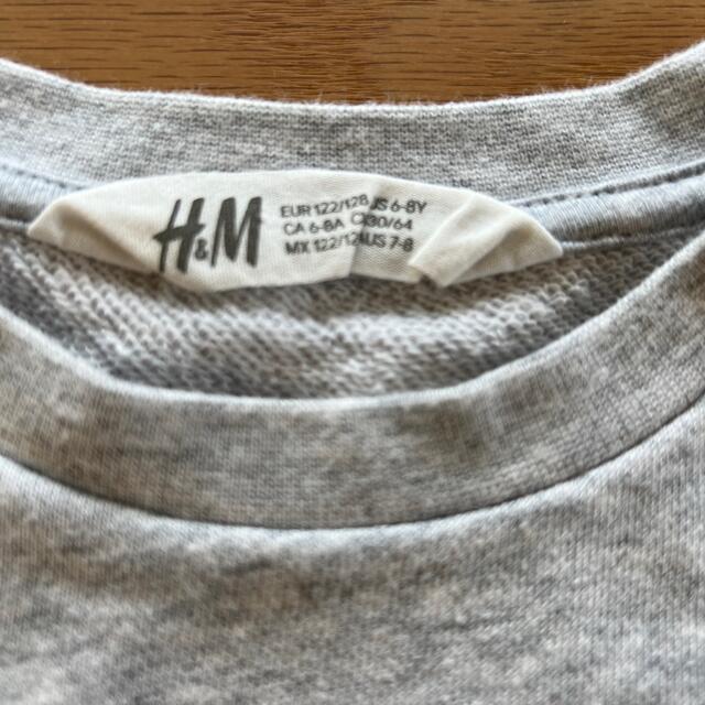 H&M(エイチアンドエム)のH&M カットソー（122-128 グレー） キッズ/ベビー/マタニティのキッズ服女の子用(90cm~)(Tシャツ/カットソー)の商品写真