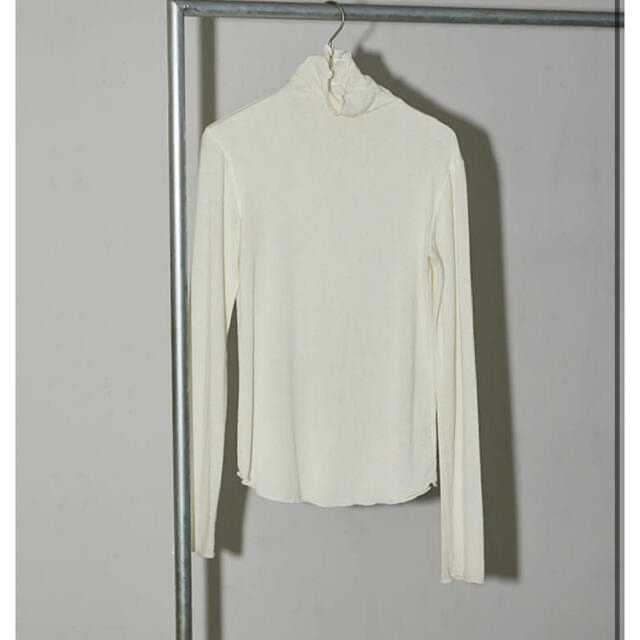TODAYFUL(トゥデイフル)の新品未使用）todayful Soft Turtleneck Tops ecru レディースのトップス(Tシャツ(長袖/七分))の商品写真