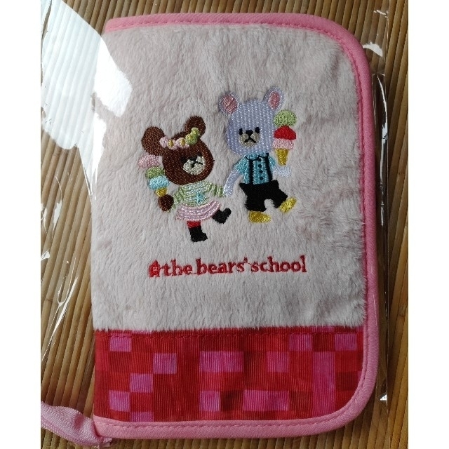 くまのがっこう(クマノガッコウ)のthe bears school☆母子手帳ケース キッズ/ベビー/マタニティのマタニティ(母子手帳ケース)の商品写真