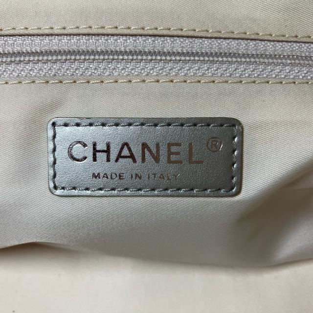 CHANEL(シャネル)のCHANEL(シャネル) ハンドバッグ シルバー レディースのバッグ(ハンドバッグ)の商品写真