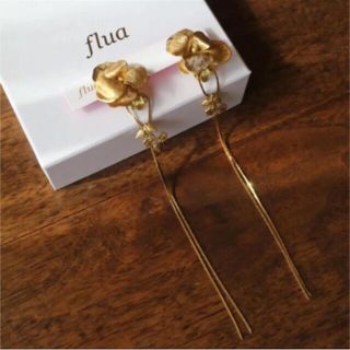 ヴェラウォン(Vera Wang)の【flua】2way パンジー結びchain イヤリング(イヤリング)