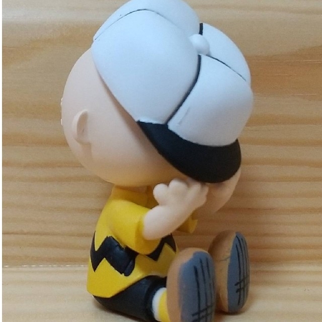 PEANUTS(ピーナッツ)のPEANUTSかくれんぼフィギュア☆チャーリーブラウン エンタメ/ホビーのおもちゃ/ぬいぐるみ(キャラクターグッズ)の商品写真