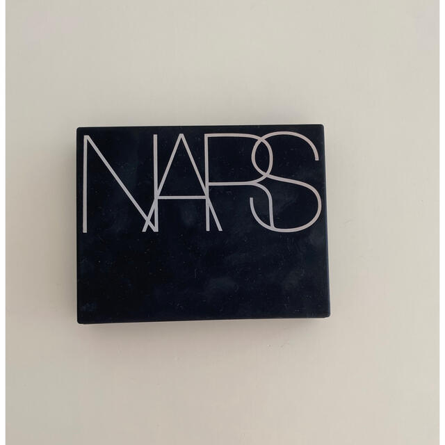 NARS(ナーズ)のNARS ライトリフレクティングセッティングパウダー プレスト N 10g コスメ/美容のベースメイク/化粧品(フェイスパウダー)の商品写真