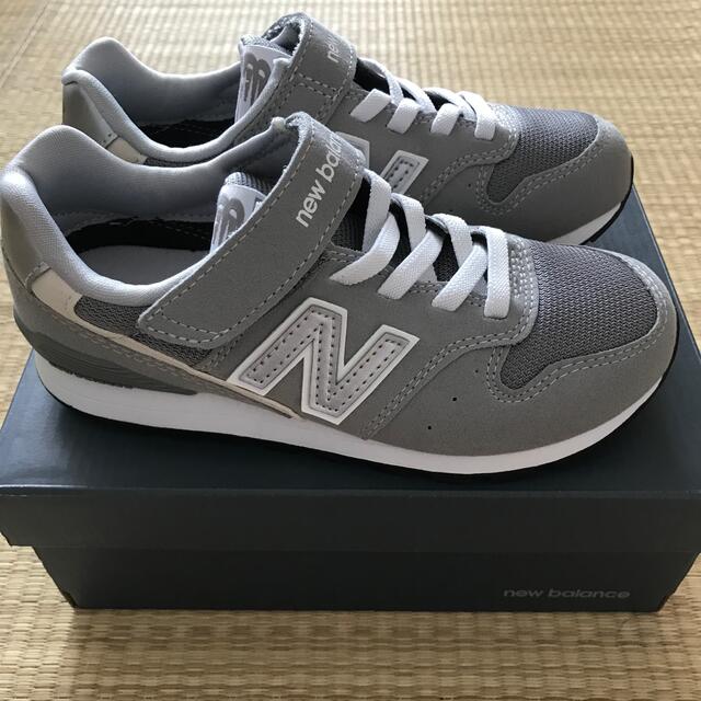 New Balance(ニューバランス)のニューバランス　996  20.0  新品未使用 試着のみ グレー スニーカー キッズ/ベビー/マタニティのキッズ靴/シューズ(15cm~)(スニーカー)の商品写真