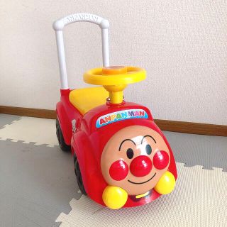 アンパンマン(アンパンマン)のメロディ付き アンパンマンカー アンパンマン 乗り物 足蹴り (手押し車/カタカタ)