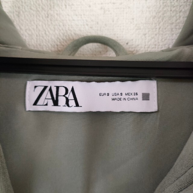 ZARA(ザラ)のZARA フェイクスエード　フーデッド　ジャケット　グリーン レディースのトップス(パーカー)の商品写真