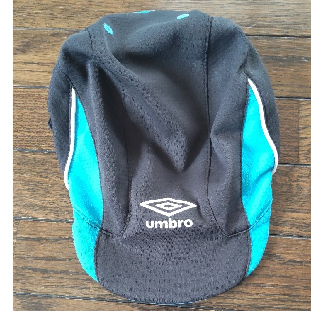 UMBRO(アンブロ)のumbro　ニットのキャップ キッズ/ベビー/マタニティのこども用ファッション小物(帽子)の商品写真