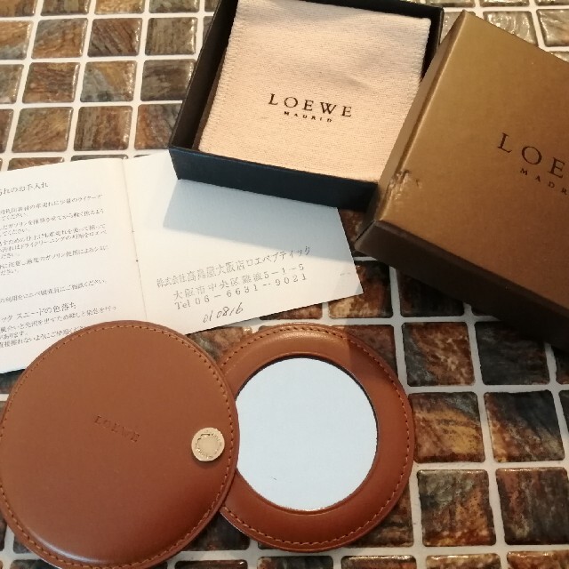 ミラーLOEWE　レザー　コンパクトミラー【値下げします】