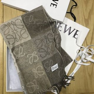 ロエベ⭐︎ベージュ×ホワイトのリバーシブルマフラー⭐︎ anesp.mr