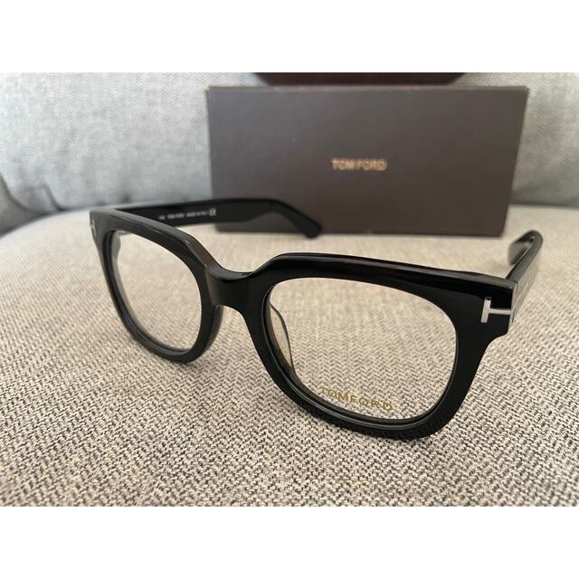 TOM FORD(トムフォード)の10/31まで出品！TOM FORD メガネ　黒縁　正規品 メンズのファッション小物(サングラス/メガネ)の商品写真