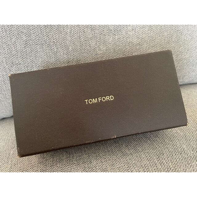 TOM FORD(トムフォード)の10/31まで出品！TOM FORD メガネ　黒縁　正規品 メンズのファッション小物(サングラス/メガネ)の商品写真