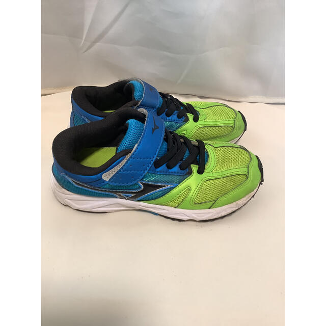 MIZUNO(ミズノ)のミズノ　スニーカー18センチ キッズ/ベビー/マタニティのキッズ靴/シューズ(15cm~)(スニーカー)の商品写真