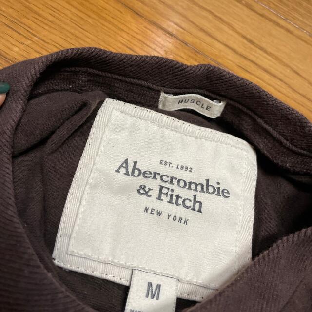 Abercrombie&Fitch(アバクロンビーアンドフィッチ)のアバクロンビーアンドフィッチ　Tシャツ レディースのトップス(Tシャツ(半袖/袖なし))の商品写真