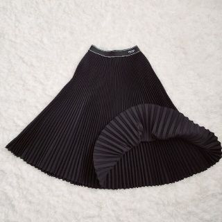 PRADA レース切り返し プリーツスカートワンピース ノースリーブ 冬の