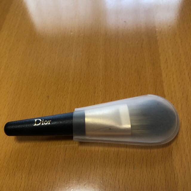 Dior(ディオール)のDior リキッドファンデーションブラシ　ミニサイズ コスメ/美容のメイク道具/ケアグッズ(ブラシ・チップ)の商品写真