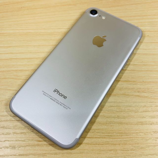 Apple(アップル)のSimﾌﾘｰ iPhone7 32GB BL100% P14 スマホ/家電/カメラのスマートフォン/携帯電話(スマートフォン本体)の商品写真