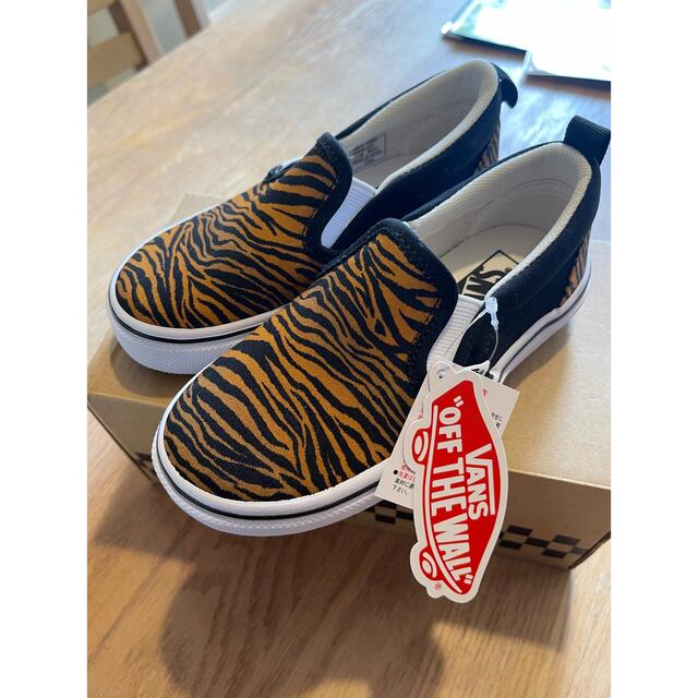 VANS(ヴァンズ)のvans バンズスニーカー　キッズ　新品未使用 キッズ/ベビー/マタニティのキッズ靴/シューズ(15cm~)(スニーカー)の商品写真