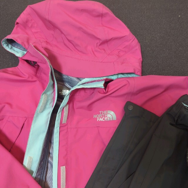 THE NORTH FACE(ザノースフェイス)のTHE NORTH FACE★レインスーツ★Mサイズ★レインコート スポーツ/アウトドアのアウトドア(登山用品)の商品写真